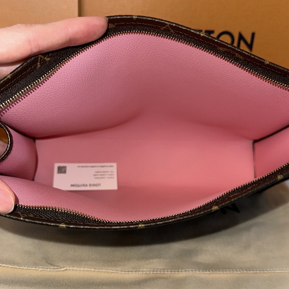 New Louis Vuitton 2024 toiletry 26 pouch - Picture 3 of 7